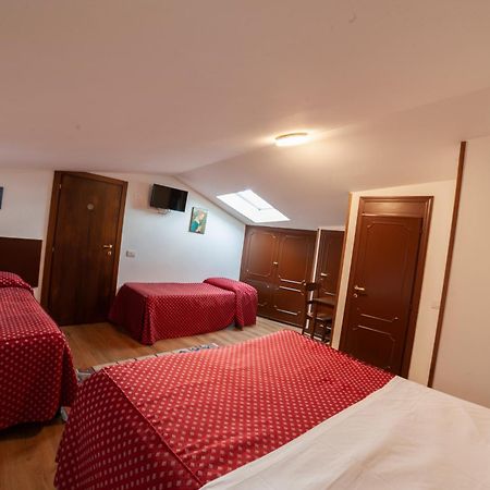 Hotel Pax Ассізі Екстер'єр фото