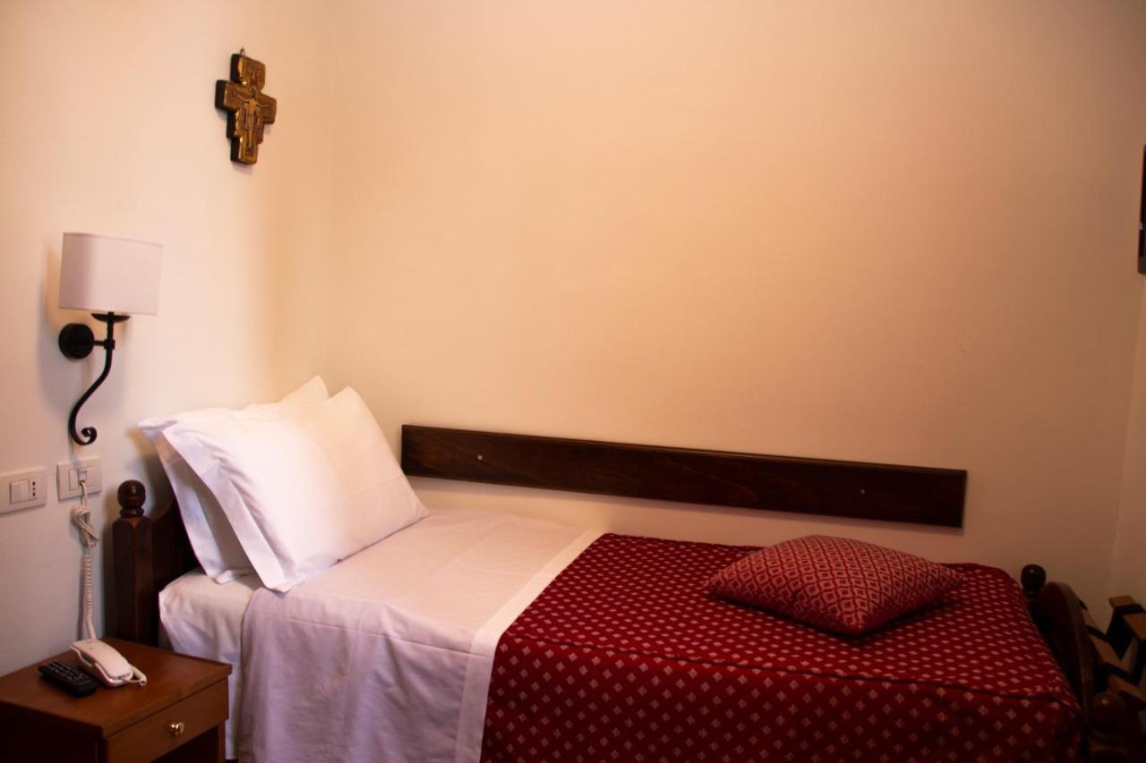 Hotel Pax Ассізі Екстер'єр фото