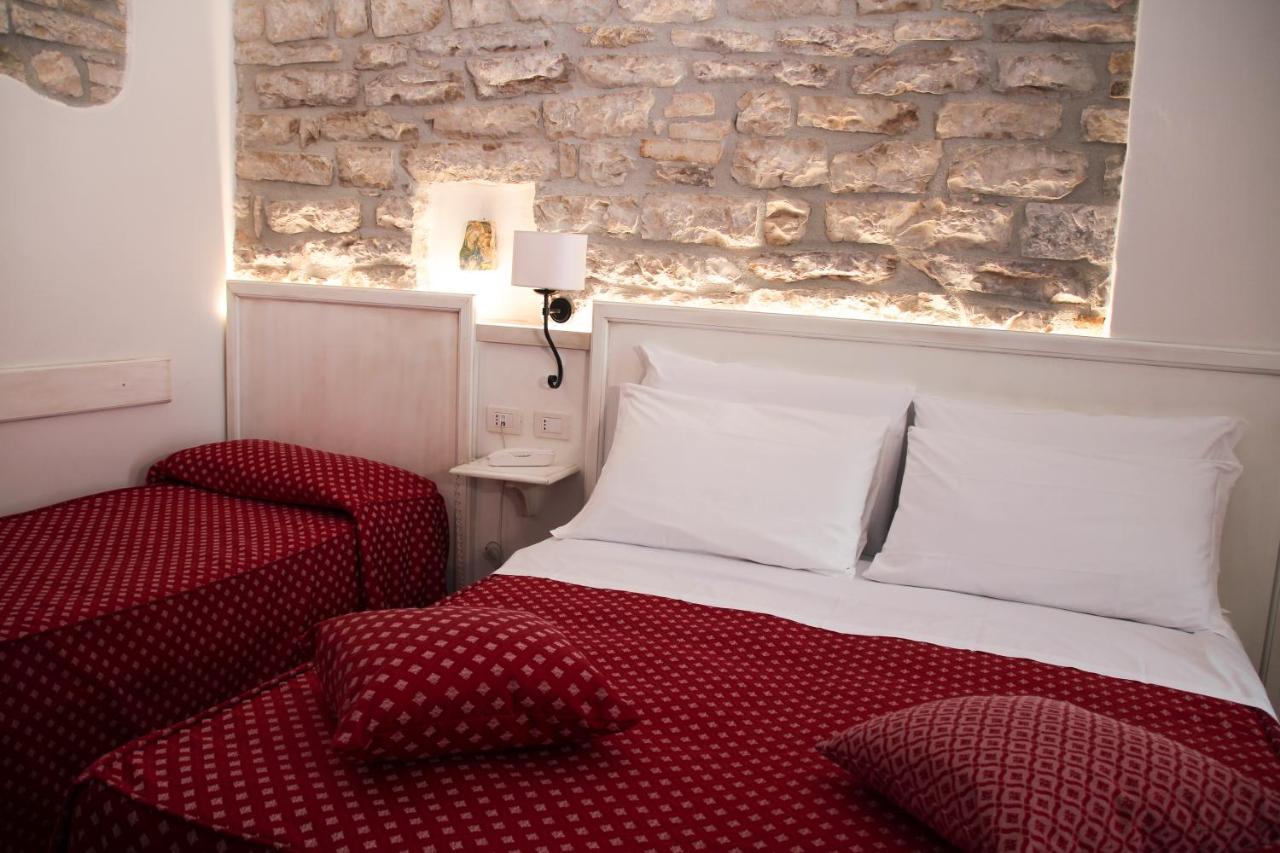 Hotel Pax Ассізі Екстер'єр фото