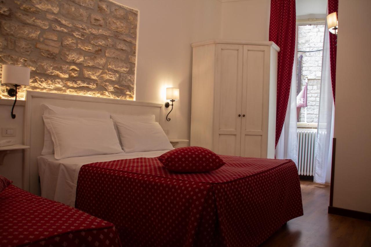 Hotel Pax Ассізі Екстер'єр фото