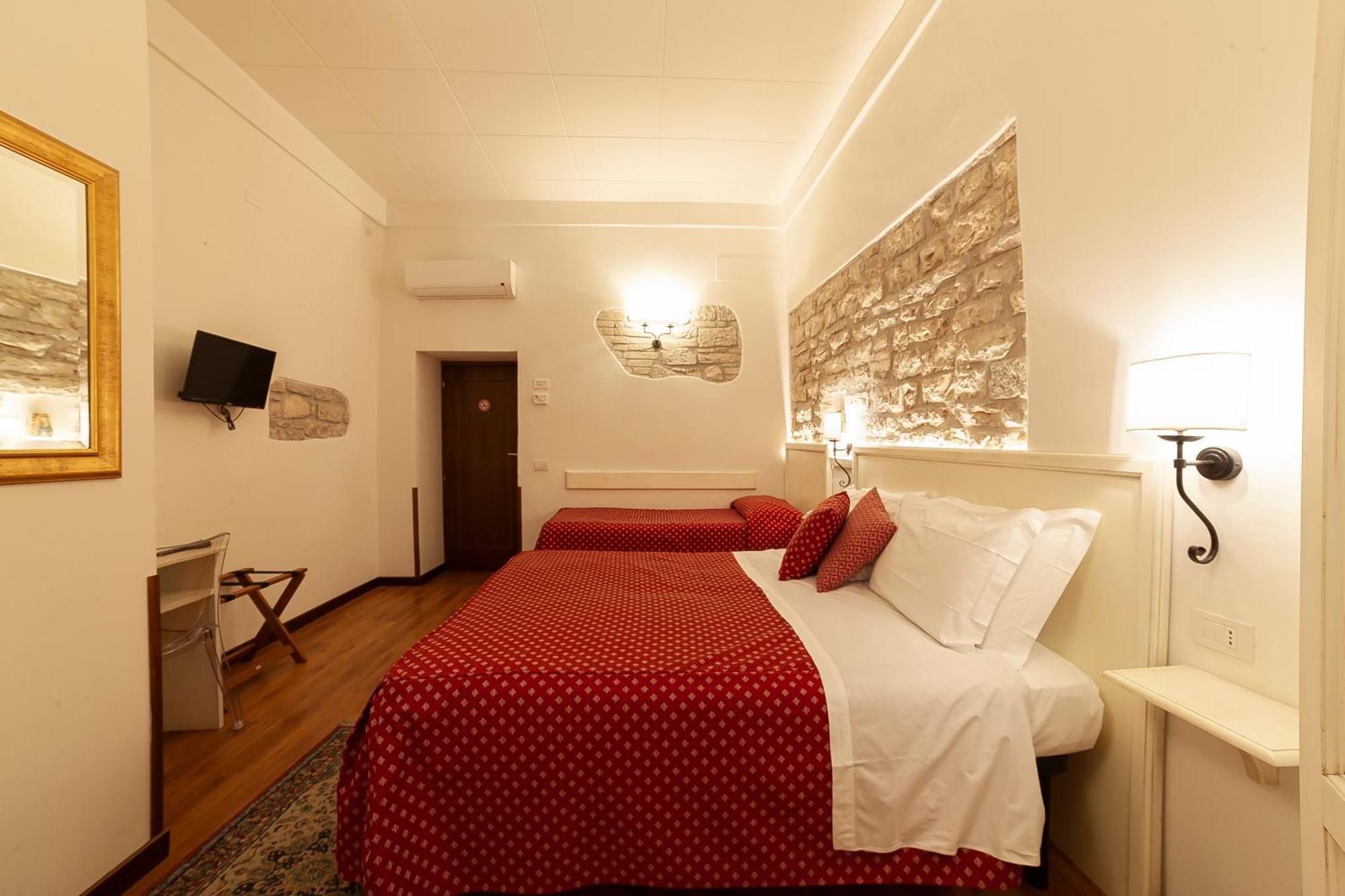 Hotel Pax Ассізі Екстер'єр фото
