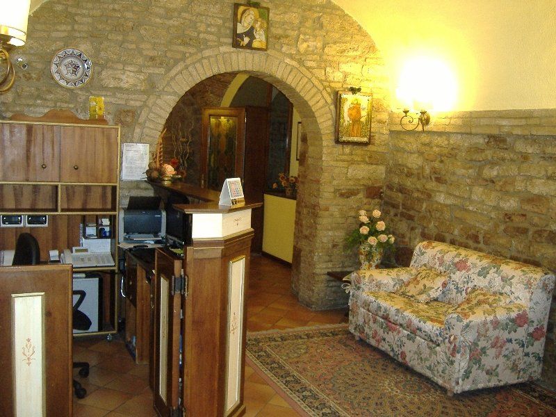 Hotel Pax Ассізі Екстер'єр фото
